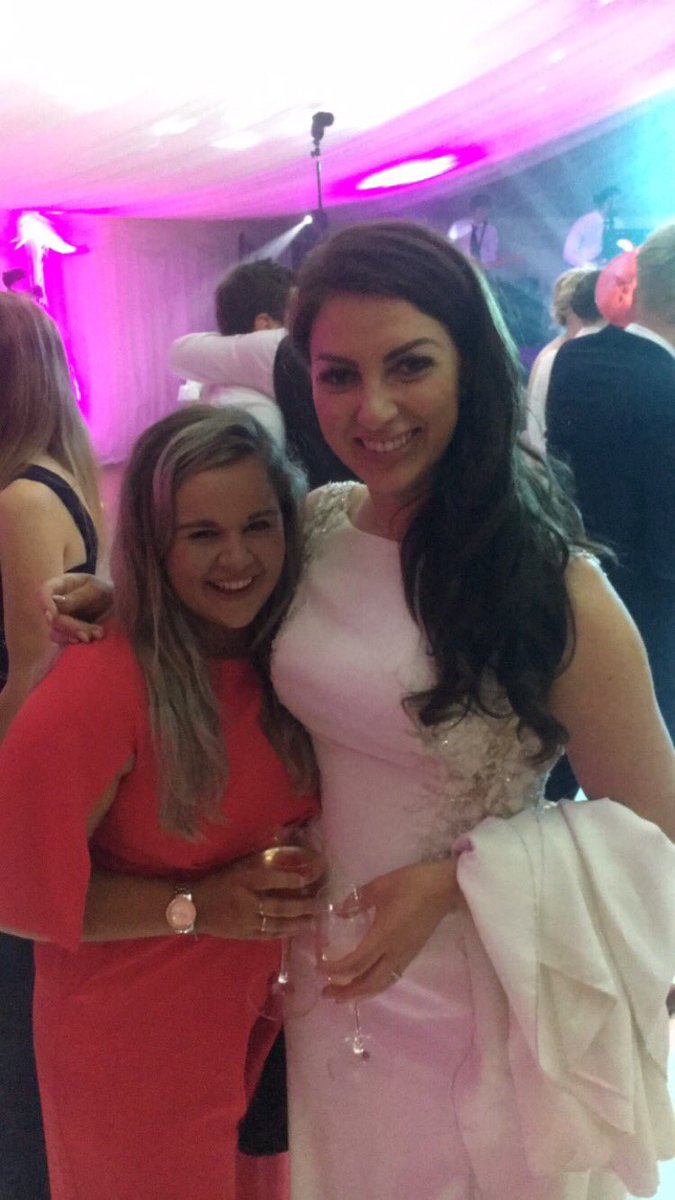 ashleythomas_x's tweet photo. Mr and Mrs Thompsons wedding! 👰🏼🎩❤️ https://t.co/UroYXopSle