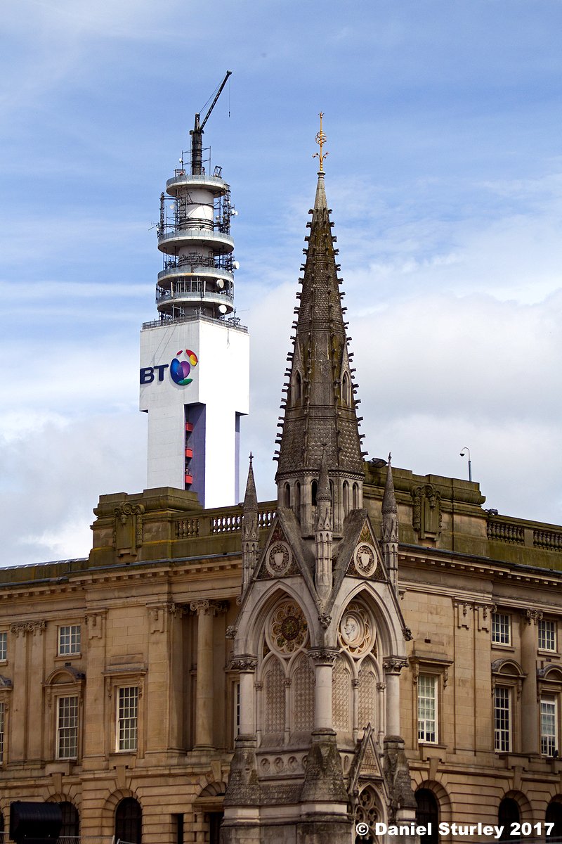 Daniel_Sturley's tweet photo. #Birmingham UK, #Grrr, just as you think you've got a great photo it gets #photobomded! @BirminghamWeAre @BM_AG @BhamCityCouncil #photobomb https://t.co/cd2cT1VwWz