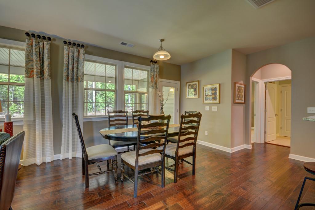 LennarCharNC's tweet photo. Do you LIKE these dark hardwood floors? #EngineeredHardwoods #KitchenDesign https://t.co/FkI2c9852Q https://t.co/KygjvZ86po