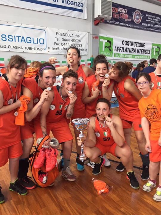 SangaMondo's tweet photo. Sanga Milano Baskin Campioni d'Italiaaaaaaa @franz_pinotti @legabasketfem https://t.co/D5TPcBRi4u