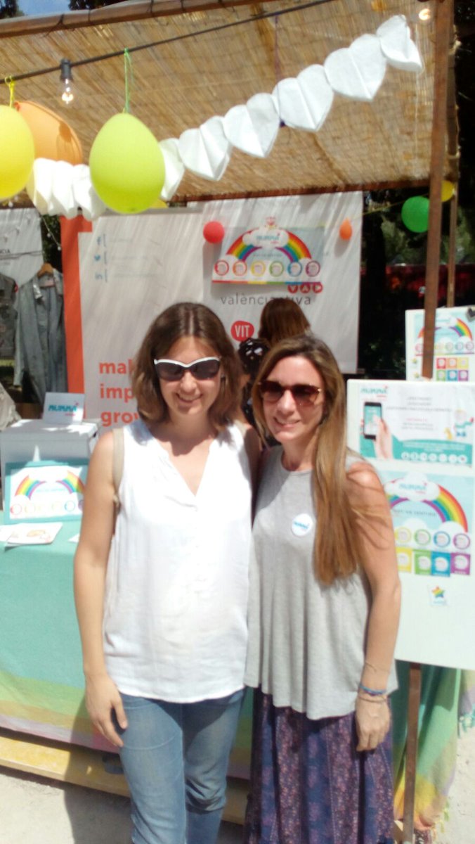 socialnest_org's tweet photo. Nuestrxs emprendedorxs de @reciclean @upcyclick @NunnaOnline dándolo todo (a pesar del calor!) en #PaloMarketFest. 💪💪💪 https://t.co/m4w0dKJCzh