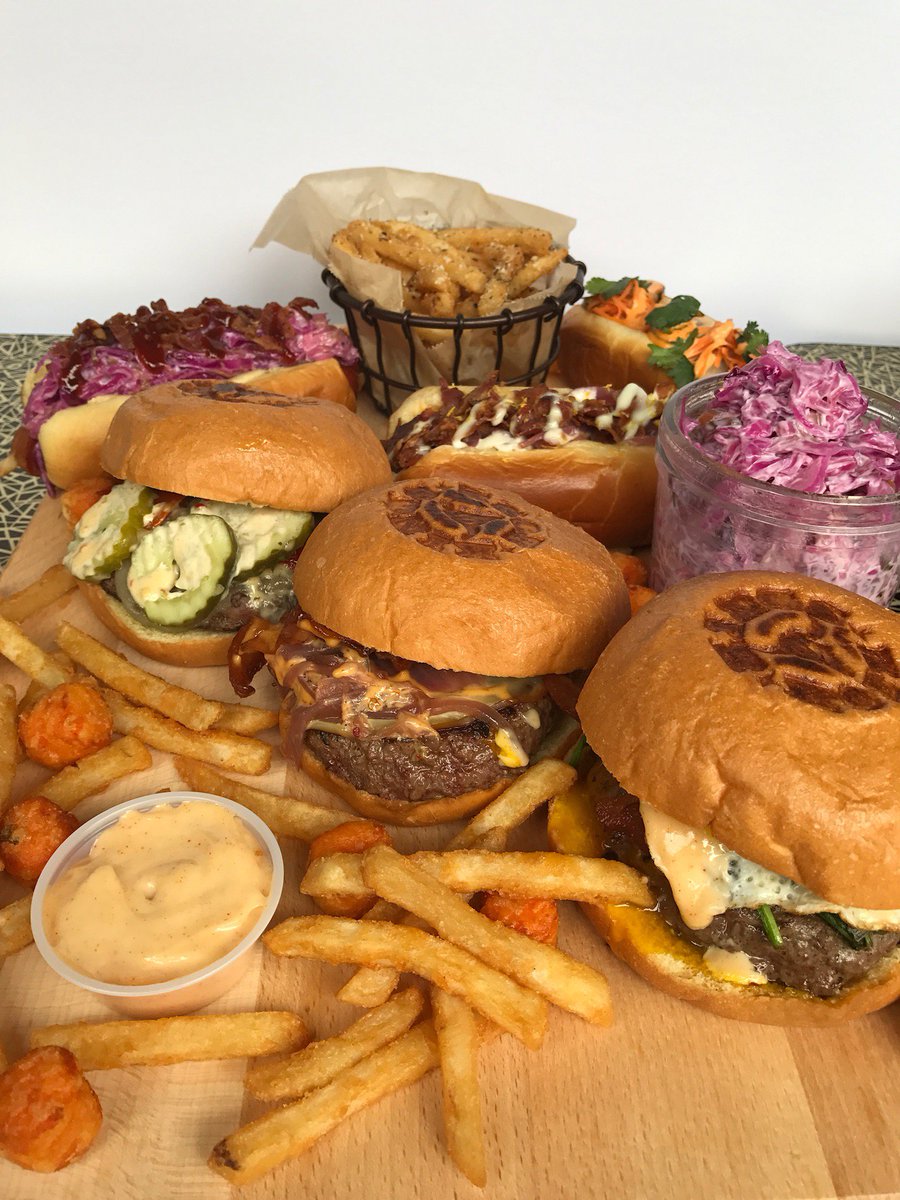 kingsofkobe's tweet photo. Celebrate #NationalBurgerDay the right way, with #kingsofkobe drool-worthy 100% wagyu burgers from our friends at @SchweidAndSons https://t.co/IXkd4F5gau