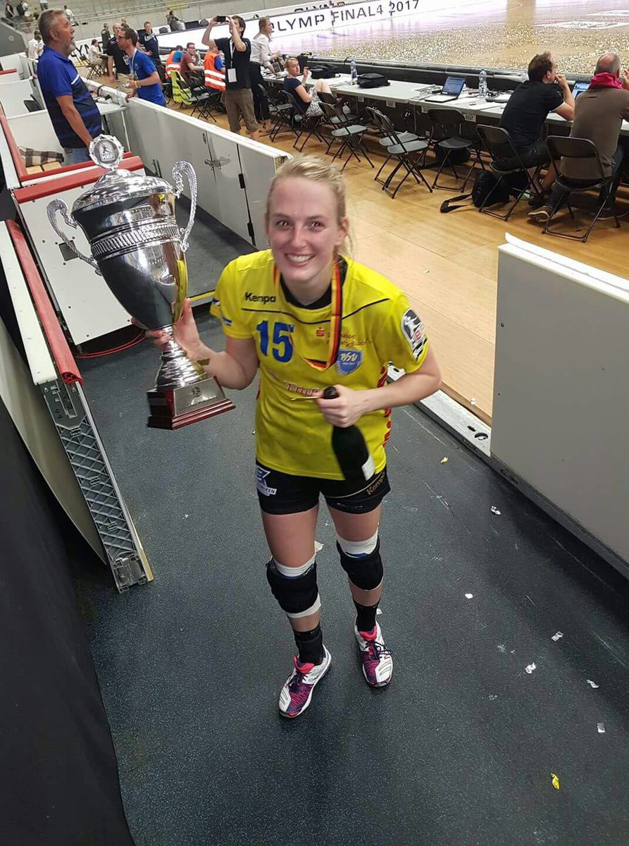 Superknap gedaan <a href="/Lynnknippenborg/">Lynn Knippenborg</a> en <a href="/MichelleGoos/">Michelle Goos</a>. Gefeliciteerd met deze práchtige overwinning!! 💪🏼💪🏼 <a href="/Handbal_NL/">Handbal Nederland</a> @nedteamhandbal