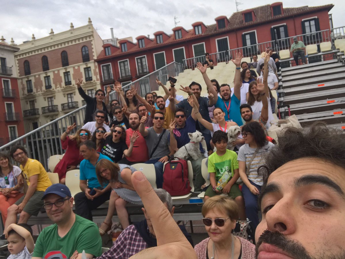 JavierAlbaDAlba's tweet photo. Gente maravillosa en #IMPROTAC #TAC2017 y un perro. @ImproValladolid @AlTranTranImpro @impromagia @ImproVivencia https://t.co/EV3fbUaxBP