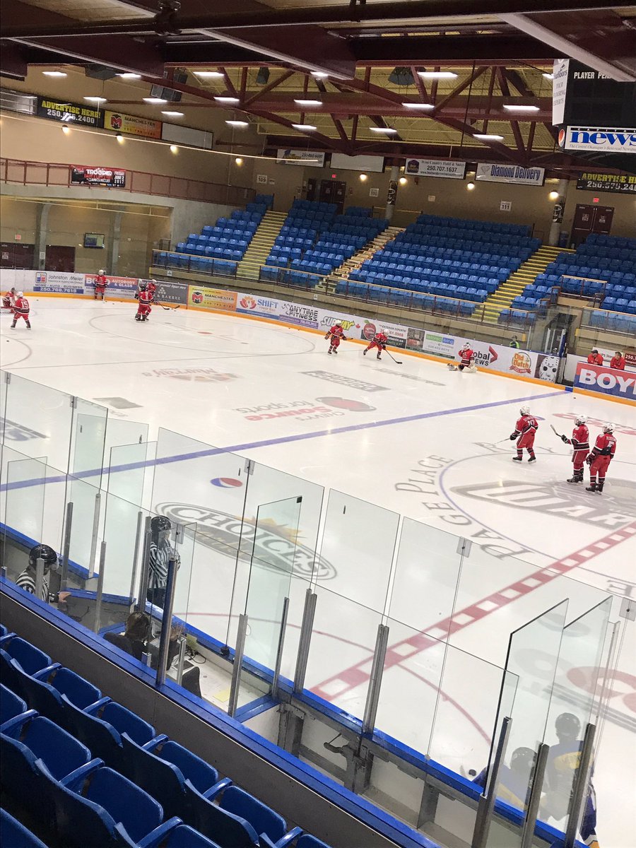 2007spartanone's tweet photo. ready for game 5 and we have an extra coach on the bench today!!  Way to come back from an injury! Good luck! @spartanhkyinc @2007BCIS https://t.co/xXnB38y4Rd