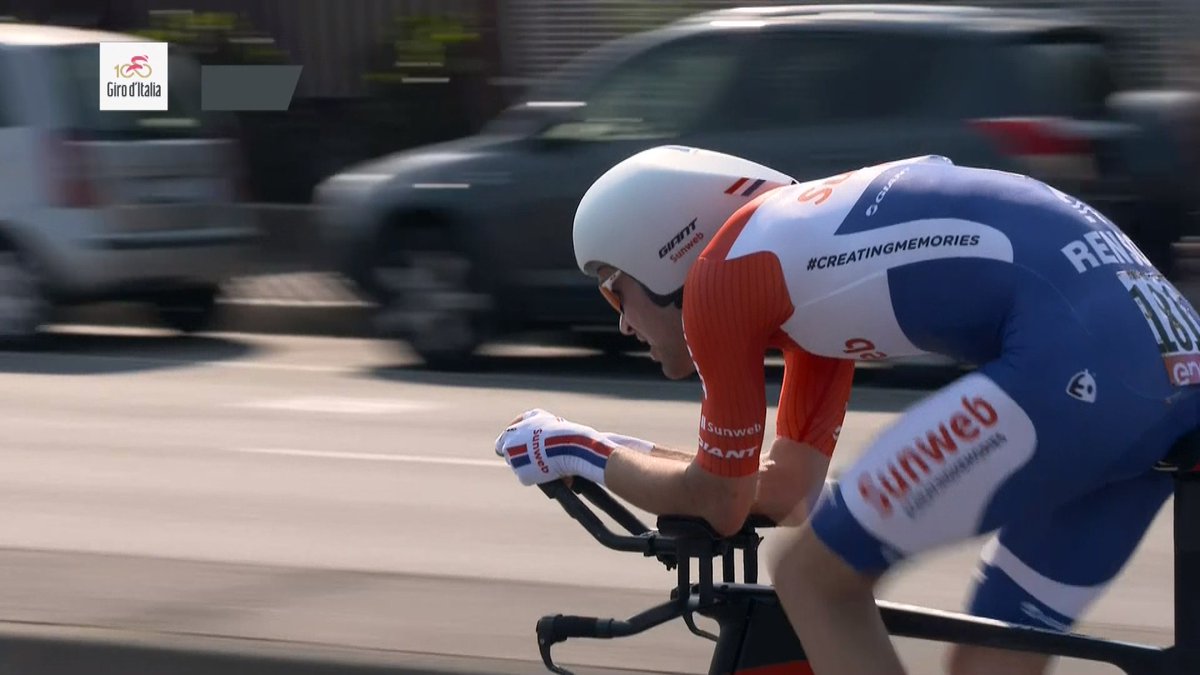 NOSwielrennen's tweet photo. Tom Dumoulin rijdt momenteel virtueel in de roze trui! #giro100 https://t.co/hXD9K8QBfd https://t.co/nW68254vgo