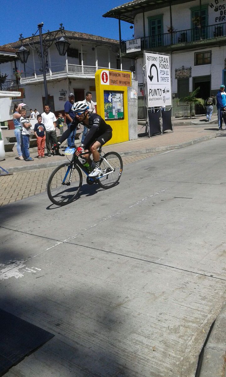 Actualidad_O's tweet photo. A esta hora hacen su paso por el municipio de Sonsón los ciclistas que participan de la Ruta Colombia Gran Fondo @sonsonprogresa #Inforiente https://t.co/Sk9FgMC45f