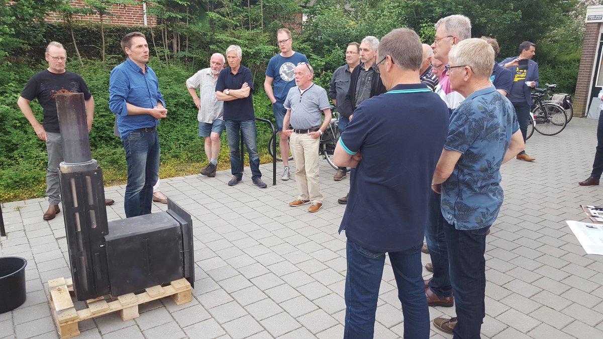 VCENduurzaam's tweet photo. De thema-avond op 22 mei jl met de leemkachel van S. van Daal https://t.co/EkYfC8BQP0 en thermografie van C. Mellink https://t.co/8k6a6RYiwv https://t.co/NX8nXNWfos