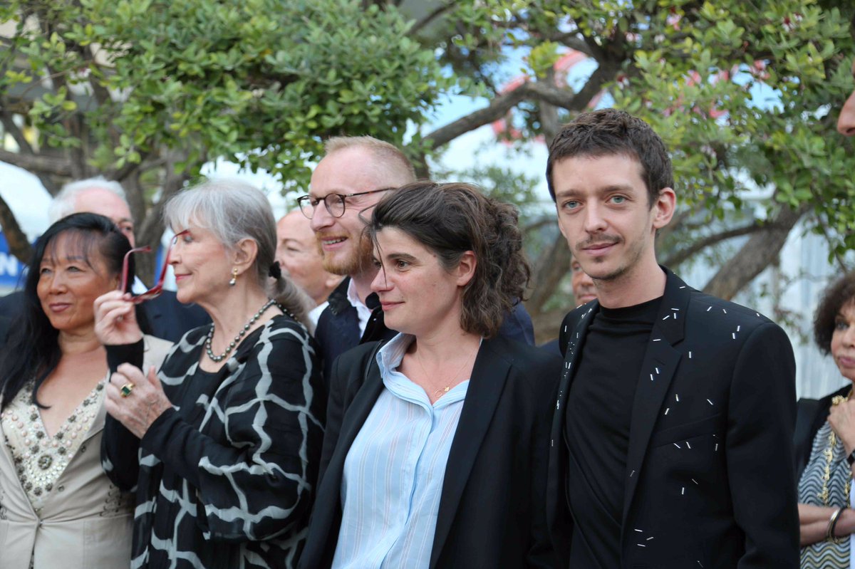 OlMaProd's tweet photo. Remise hier soir du prix François Chalais à Robin Campillo pour 120 battements par minute #Cannes2017 #PrixFrançoisChalais #cinema https://t.co/EXD2KYIRz6