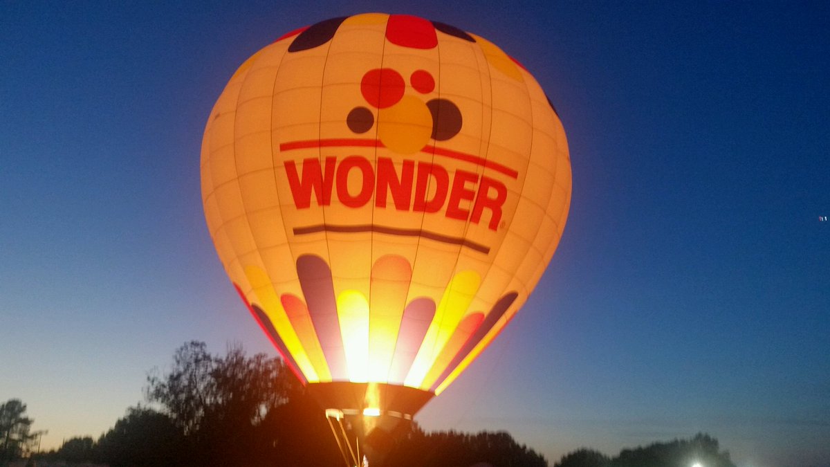 facress's tweet photo. #SpotTheWonder at the Balloon Fest in Fuquay-Varina NC https://t.co/IRjHKbLLpI