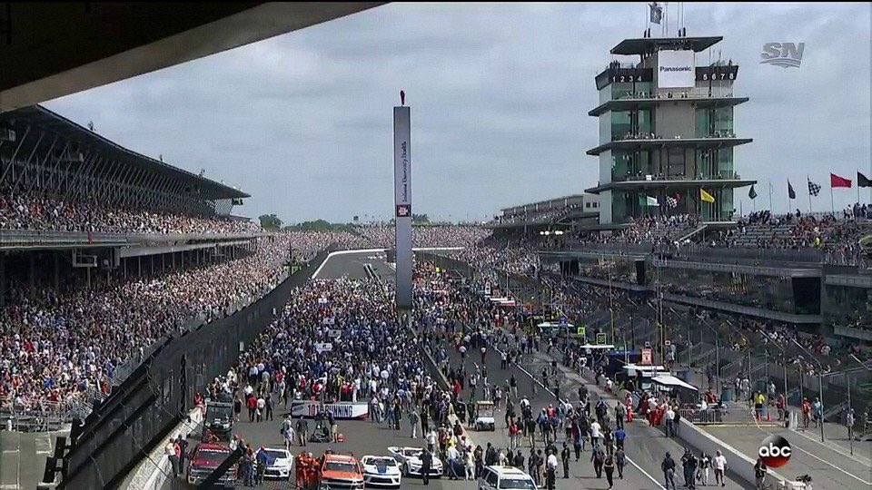 YancyMusicGroup's tweet photo. Nothing like 400k plus in one place at one time. @IMS #Indy500 #101running. https://t.co/6SgkgG7eXh