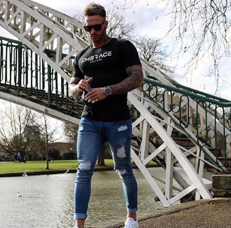 fiveto_five's tweet image. Only 4 DAYS till the embrace couture DROP🔥👌🏼
1ST JUNE needs to hurry at fivetofiveclothing.co.uk