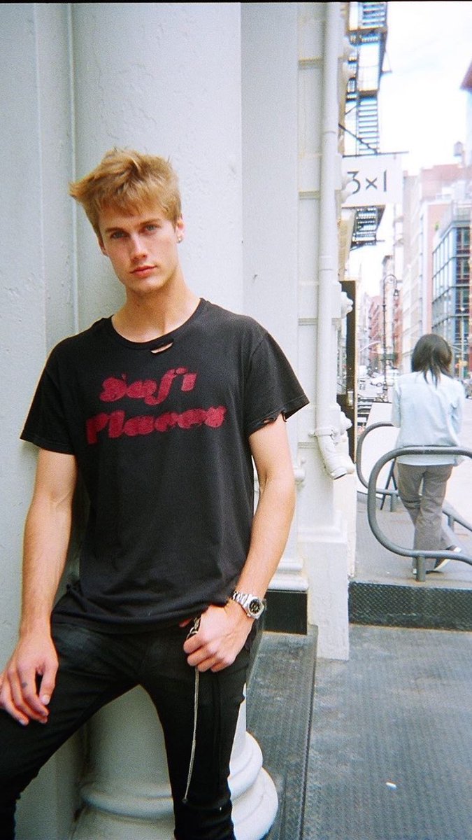 JustinStansSE's tweet image. What's up?