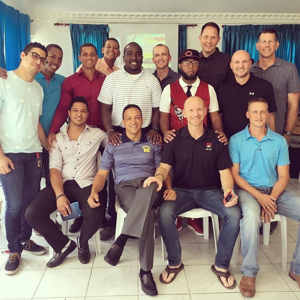 ManUpandGo's tweet photo. Los hombres de Hombres Llevantete. The men of Man Up (for the non-Spanish speaking). #sundaymorningworship #pastortitosplace #dr2017 https://t.co/efN4LEtdzG
