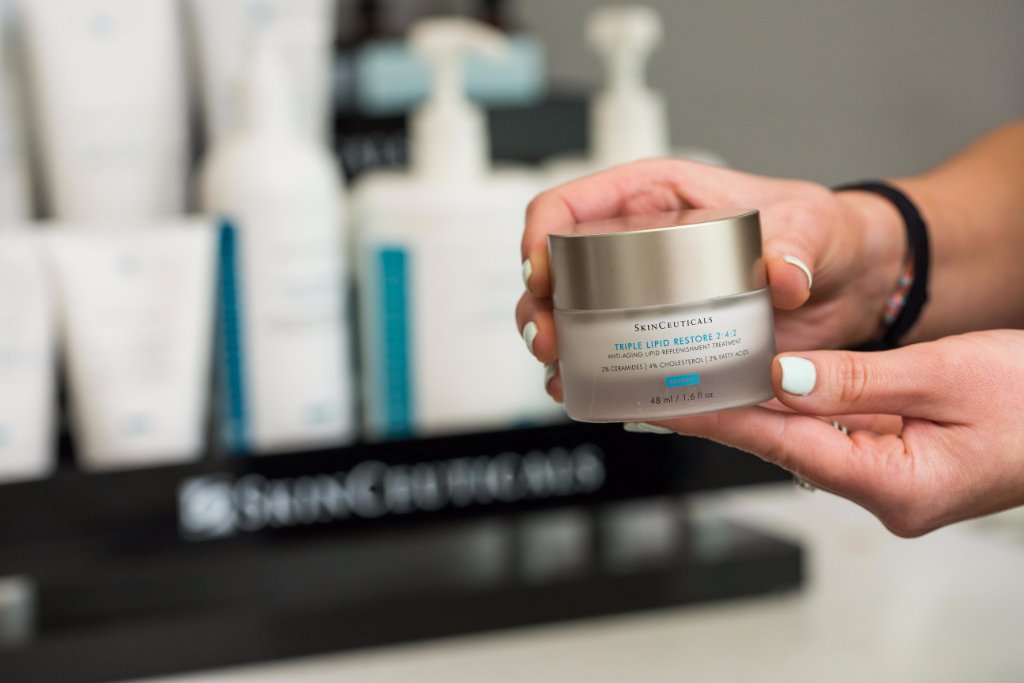 Triple Lipid Restore 2:4:2 is formulated with a concentration of lipids to help restore the skin's external barrier bit.ly/2qQWjSn