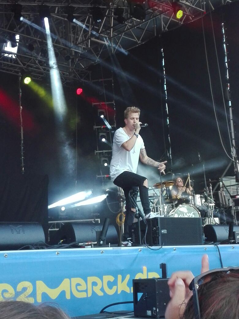 Jenn_y18's tweet photo. Gestern @kayefofficial war einfach mega!
Ich hoffe er verliert nie den Spaß an dem was er macht!🙏❤ #Schlossgrabenfest2017 https://t.co/5Y2cq1v4Oo