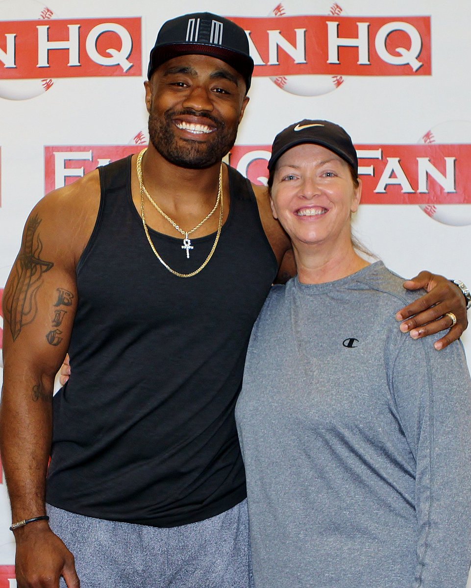 FanHQ's tweet photo. Posed photos from yesterday's event with @EversonGriffen are now available at https://t.co/gEhJpCW6vS #FlashAddicts https://t.co/BQfs2N18Tj