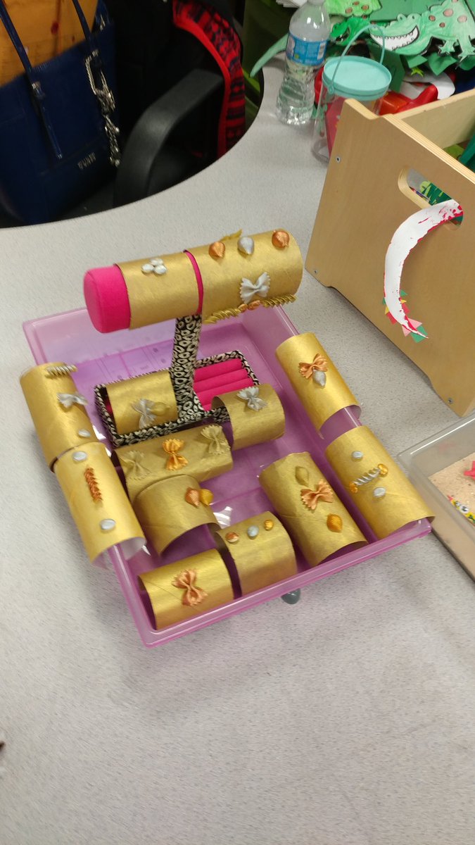 FirstDLclass's tweet photo. Egyptian crafts were a HOT sale at the multicultural market!! Our students did a great job!! @Lc23Dual @HolmquistES https://t.co/9Gz2H5RV4i