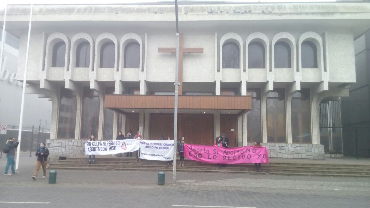 AccionFem's tweet photo. #InfinitasCausales
#MisoPaTodas
¡En la catedral de Temuco! https://t.co/66jqoOkqY3