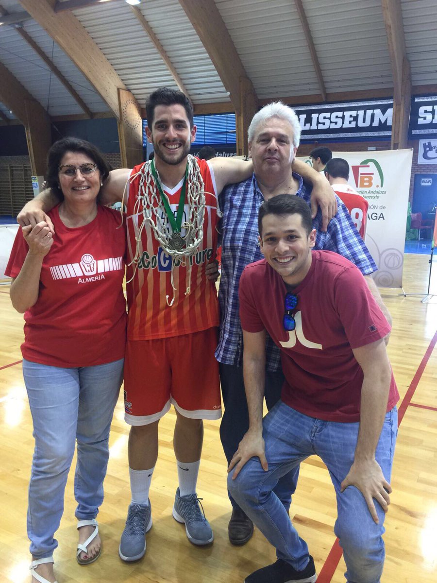 jmoral33's tweet photo. Enrome el trabajo durante todo el fin de semana, no queda más que felicitarnos a todos y disfrutar de lo conseguido! Tremendos hermanillos! https://t.co/owkgZwcyfD