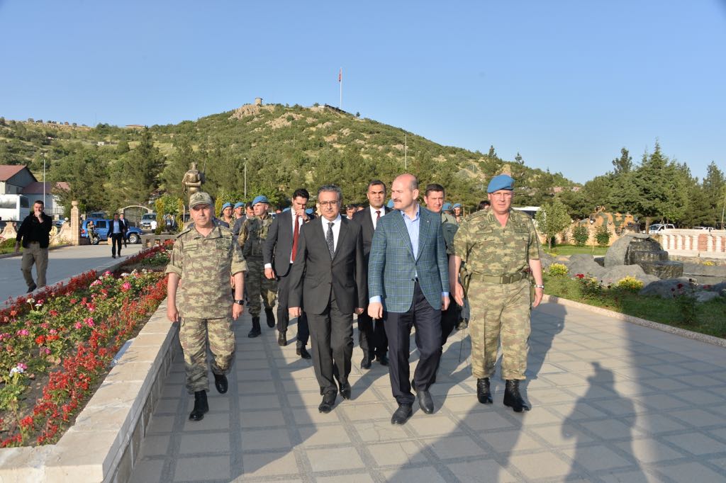 suleymansoylu's tweet photo. Çakırsöğüt Jandarma Komando Tugayı'nda kahraman evlatlarımızla bir aradayız https://t.co/ftSqGPSMmn