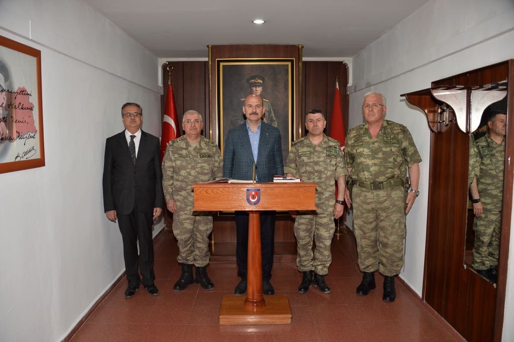 suleymansoylu's tweet photo. Çakırsöğüt Jandarma Komando Tugayı'nda kahraman evlatlarımızla bir aradayız https://t.co/ftSqGPSMmn