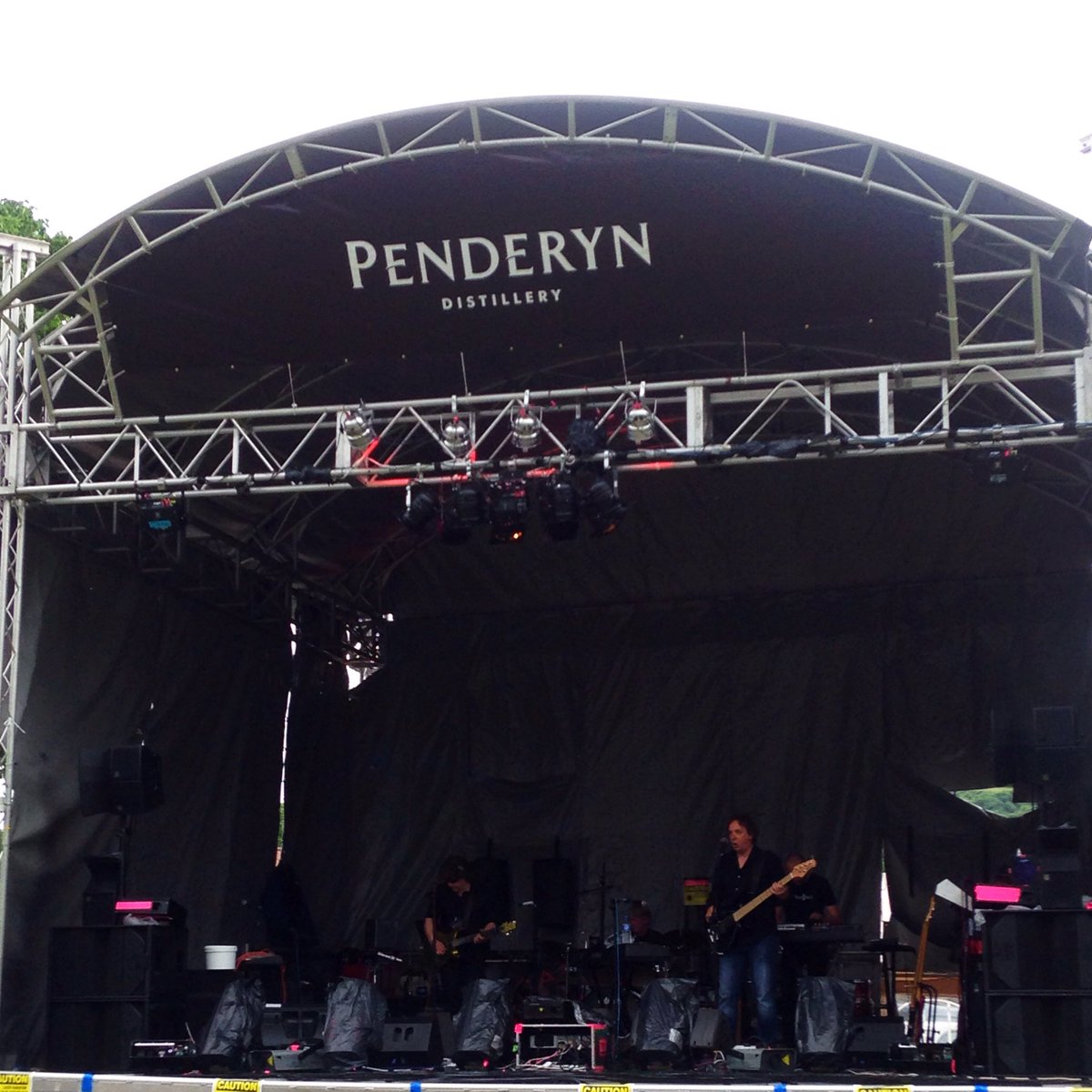 Garvin rocking at #cwmfest17 right now! Fantastique! The Electric Co, The Karrots and <a href="/CircuitSymphony/">The Circuit Symphony</a> coming soon!