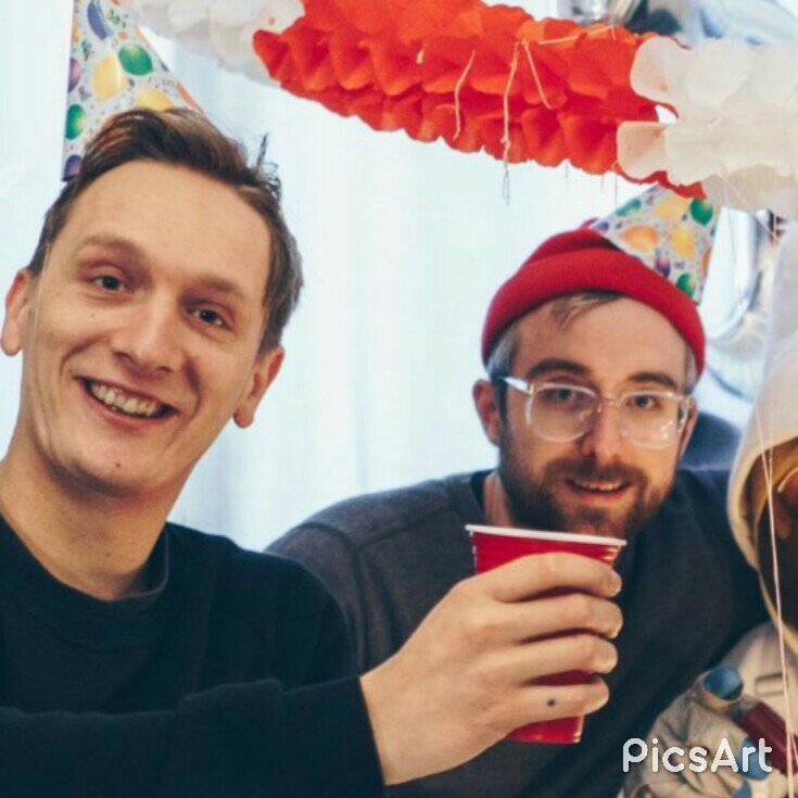 Original_Ostler's tweet photo. Heute neue Folge @RadiomitK , ich so:
@Kraftklub @FelixBrummer https://t.co/7BzwdnG1yR