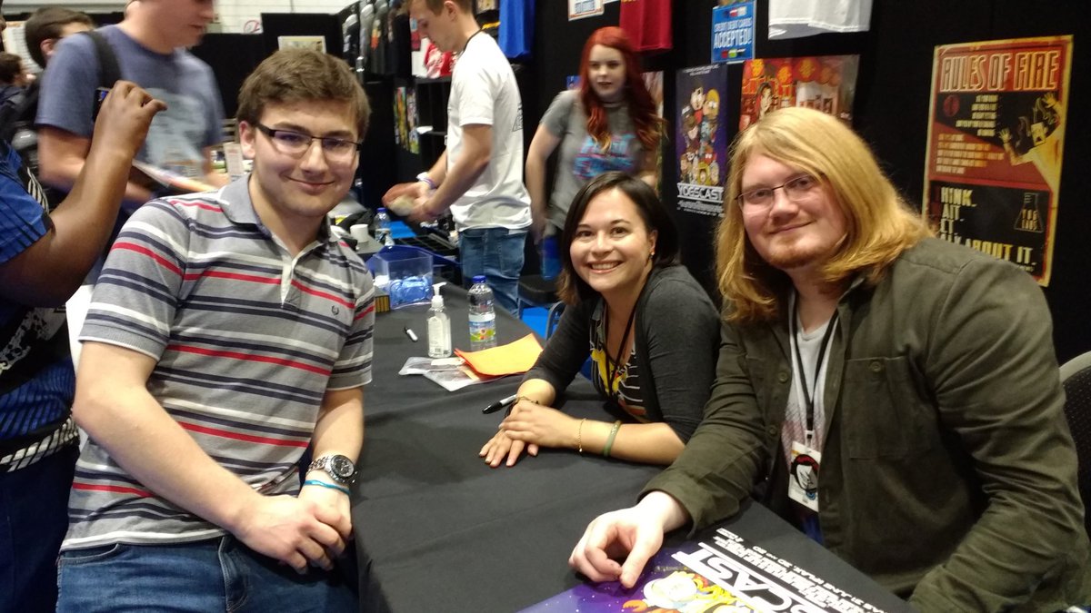 benjaminwalton6's tweet photo. Finally got to meet the @yogscast at comic con! https://t.co/kQggz9SzDD