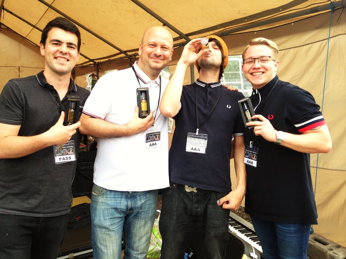 The Somethings were over the moon with their gifts from <a href="/PenderynWhisky/">Penderyn Distillery</a> backstage at #cwmfest17