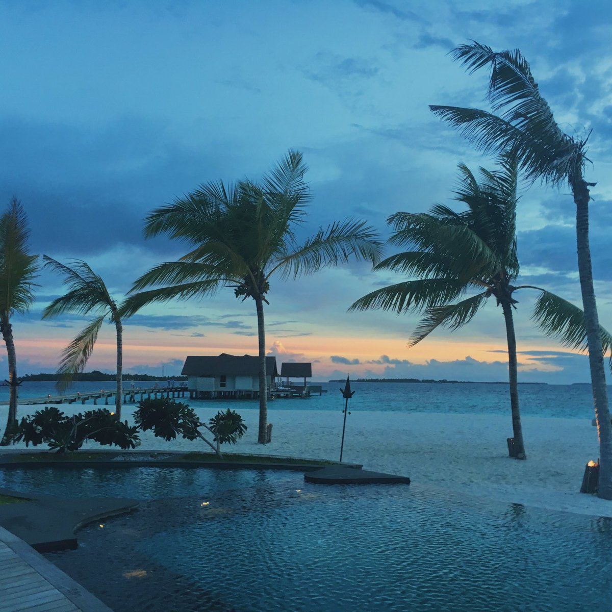 There are sunsets. And then there are Voavah #sunsets

#fsprivateisland 
#FourSeasons 
#fsmaldives
#maldives