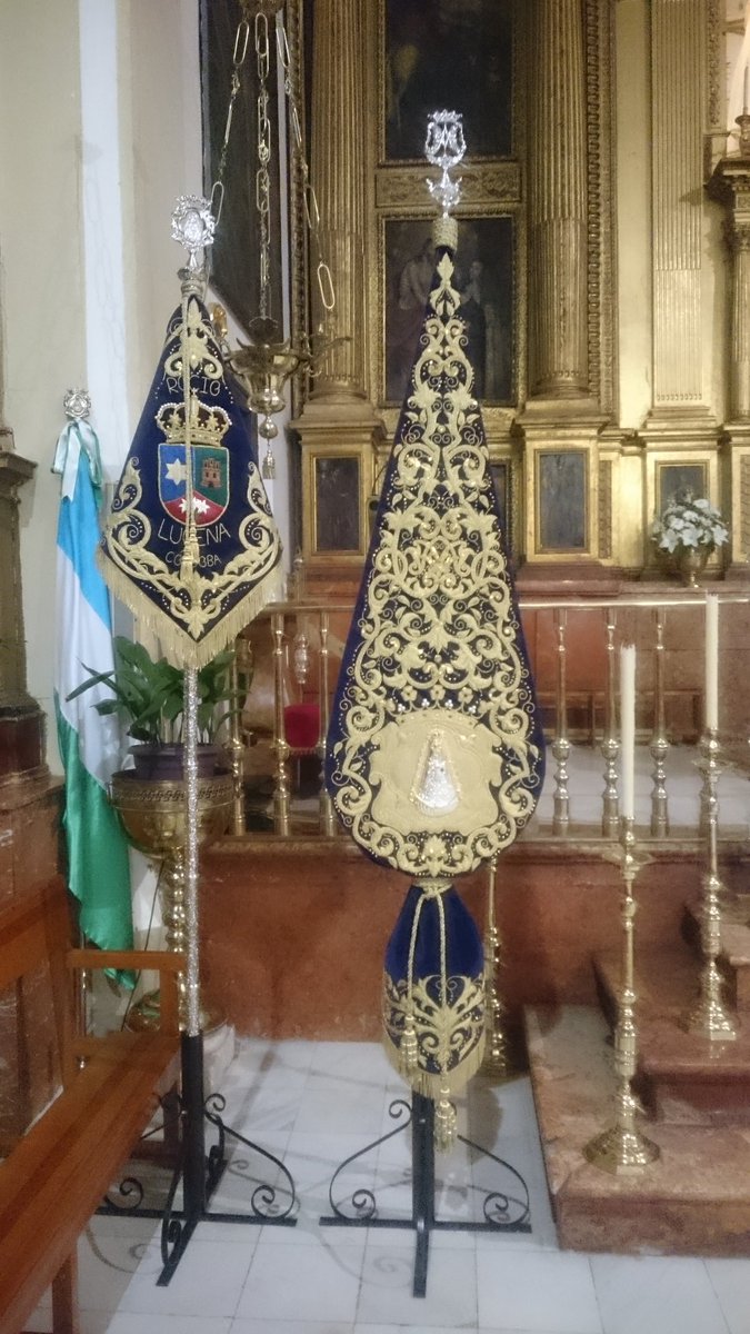 <a href="/ArtesacroT/">artesacro</a> Presentado el nuevo estandarte-bacalao y guión para la <a href="/HdadRocioLucena/">Hdad. Rocío Lucena</a> realizado por <a href="/jsoldangarrido/">Taller de Bordado en Oro y Sedas Soldán (Sevilla)</a>