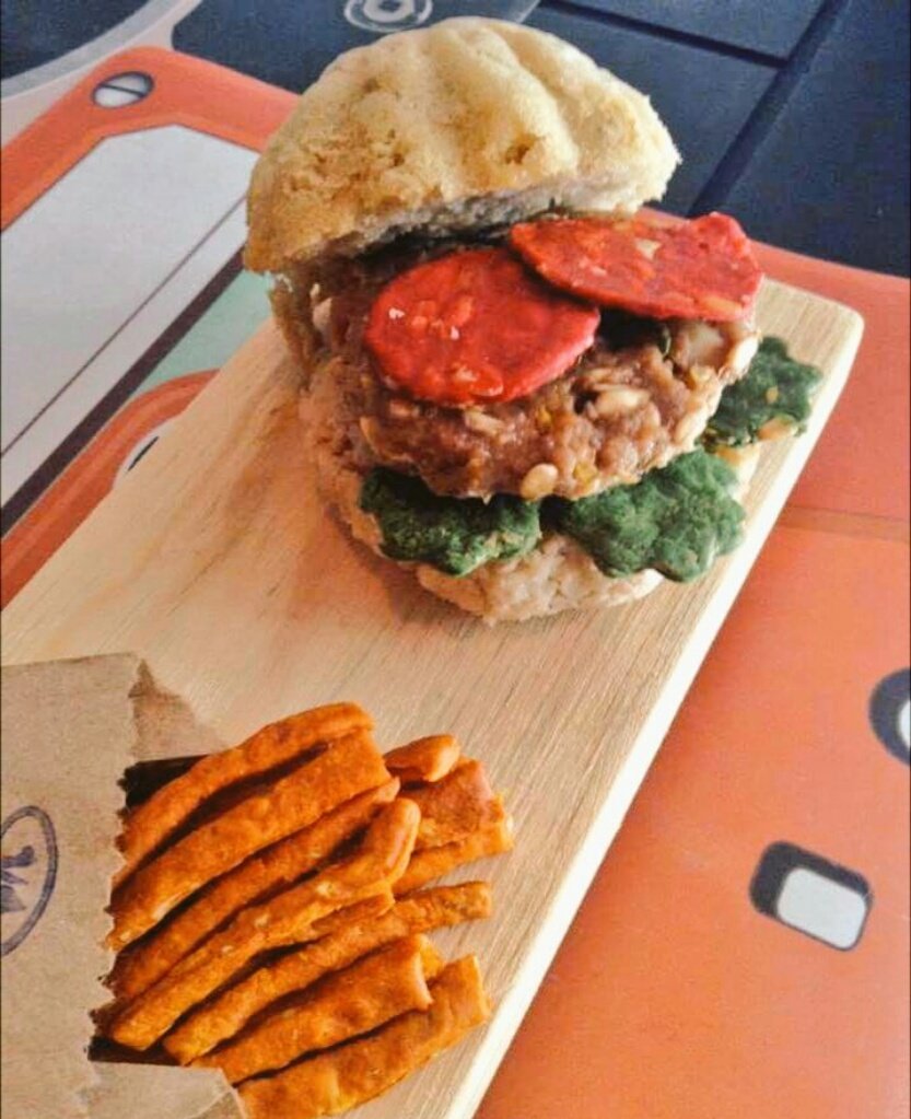 dog_n_roll_'s tweet photo. Ven con tu can a probar las hamburguesas perrunas🍔🐶 Tokio 319 Portales Norte.
#ilovedogandroll #Dogandroll #dogfriendly #diadelahamburguesa https://t.co/nLdfoIqbTZ