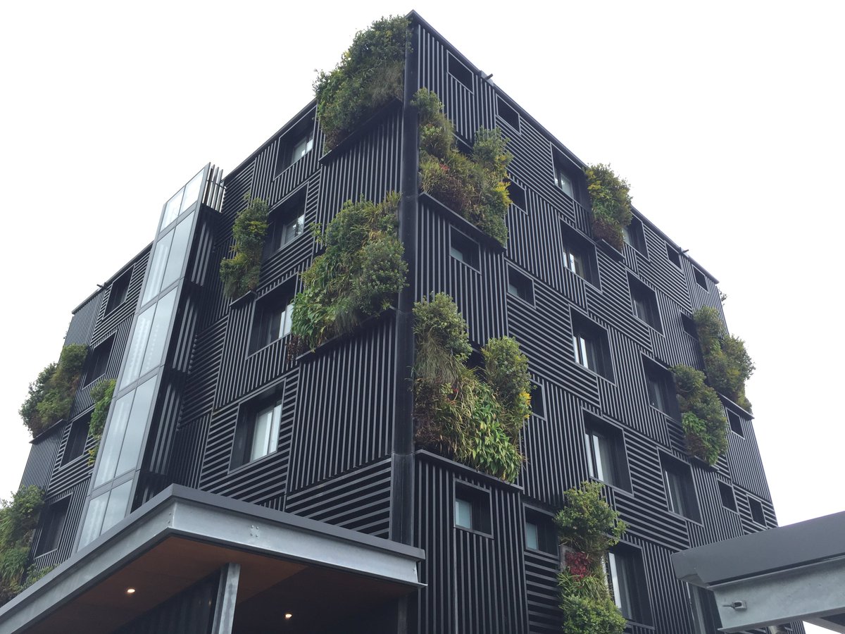 megnatica's tweet image. Melbourne shows how weaving plants into the fabric of the urban form can make our cities more beautiful + liveable. #citiesandplants #melbs