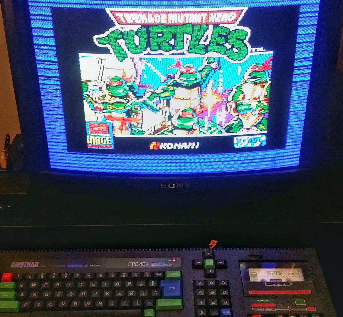 NOSOLOCROMOS's tweet photo. Dandole kaña a mi AMSTRAD CPC 464 con el cassette de LAS TORTUGAS NINJA. Juegazo BRUTAL. Increible joya. En cuanto cargue, a disfrutar... https://t.co/Itcz0cG3K1