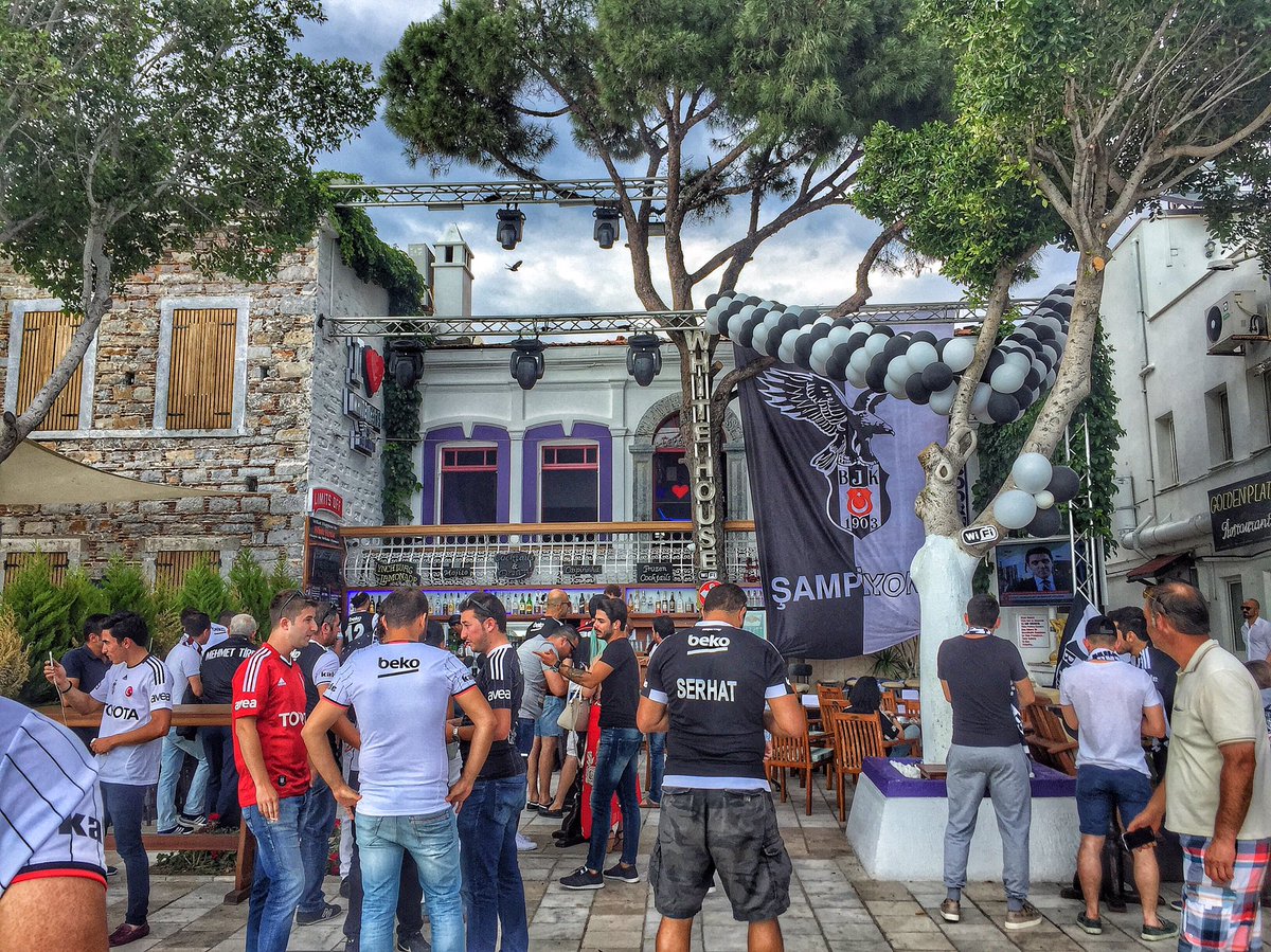 Beşiktaş futbol takımının Süper lig şampiyonluğunu kutlar başarılarının devamını dileriz. 🏆🏁⚫️⚪️ #bodrum #whitehousebodrum #besiktas