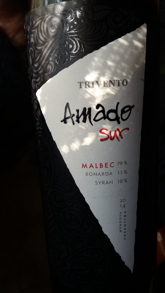 silpizzella's tweet photo. El Malbec se enamoró del Sur #AmadoSur https://t.co/b3M0vYkkqk