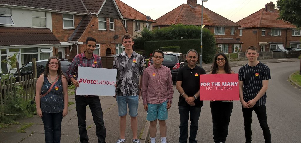 SecondCityRed's tweet photo. Another great afternoon campaigning in Yardley. Enthusiasm for @jessphillips on the #labourdoorstep https://t.co/RqxXD5MPQP