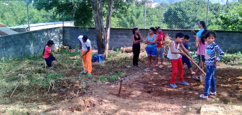 DPDYaracuy_'s tweet photo. #AHORA @DPDYaracuy_  realiza recuperación de espacio en la casa comunal de la Comunidad de Montañita el indio #DomingoComunitario https://t.co/VCDXmZOxBV