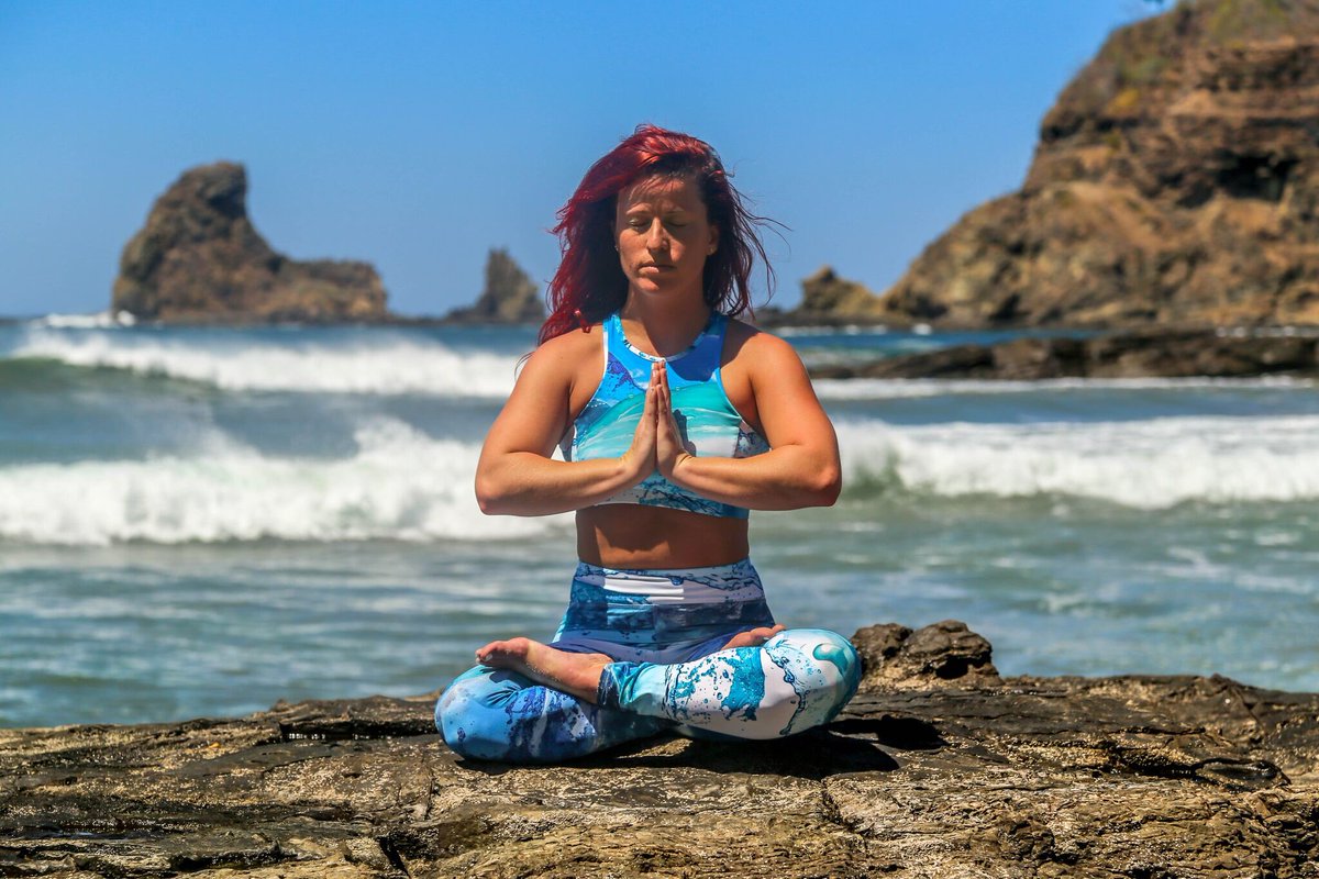 LONG WEEKEND VIBES 🙏🏻 via <a href="/sylvie/">Sylvie</a>.curci #activewear #yogaeverydamnday