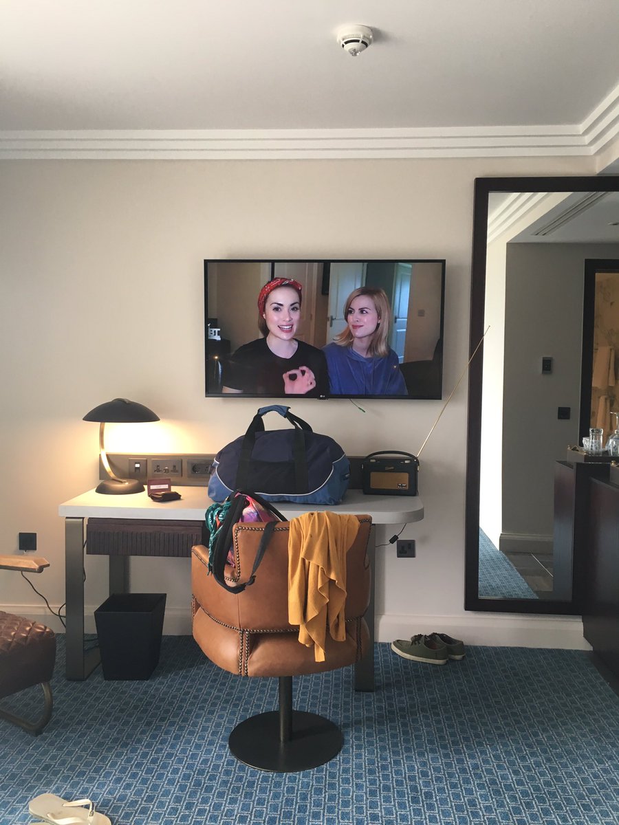 Checked into our fancy hotel with a huge TV (for our anniversary), first thing we do watch @RoseEllenDix & @RoxeteraRibbons