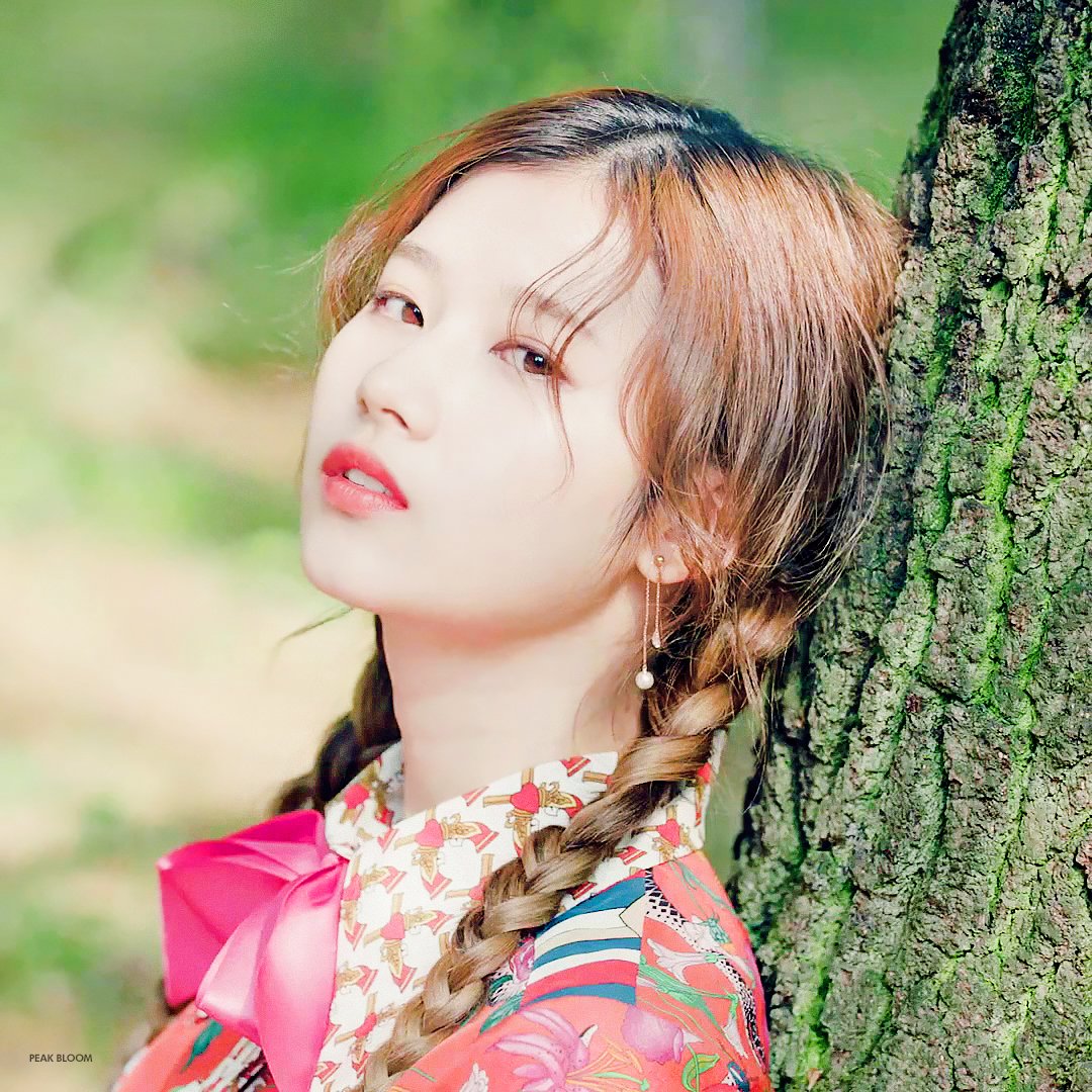 peakbloom_tw's tweet photo. [W Korea] remember summer - 트와이스 fashion film 사나 #TWICE #트와이스 #SANA #사나 

https://t.co/0SKjnrlCMV https://t.co/swi8nXJuNm