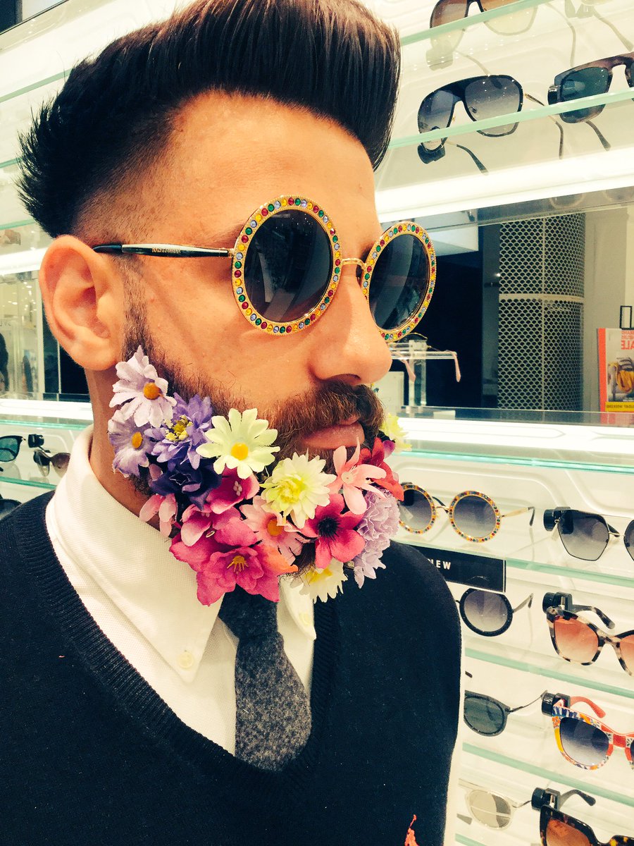 dc8104's tweet photo. #DolceandGabbana #summer #DGCAPRI #crownandglory @GavinSGHLondon1 @dc8104 https://t.co/ns2DtKKGVE