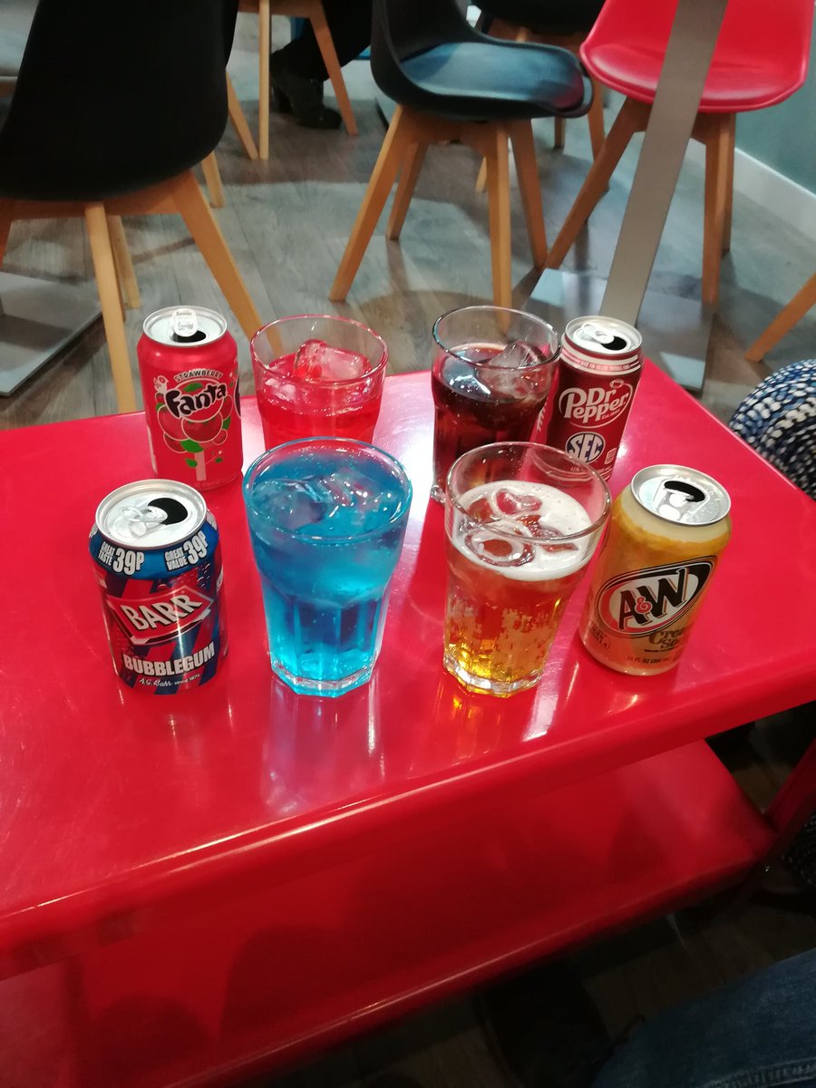 Ivanalbendin's tweet photo. Tarde de bebidas ricas y raras en caracola  jiji con @haiironotyr @Aaronmonroy3 @OtaCross_Over https://t.co/aoEYkFCVYd