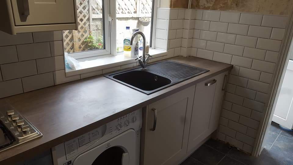 CarpentryTiling's tweet photo. Recent kitchen I fitted and new tiling I completed. Lovely thank you card and beers and prosecco received from very happy customers https://t.co/mqhtaKYvkz
