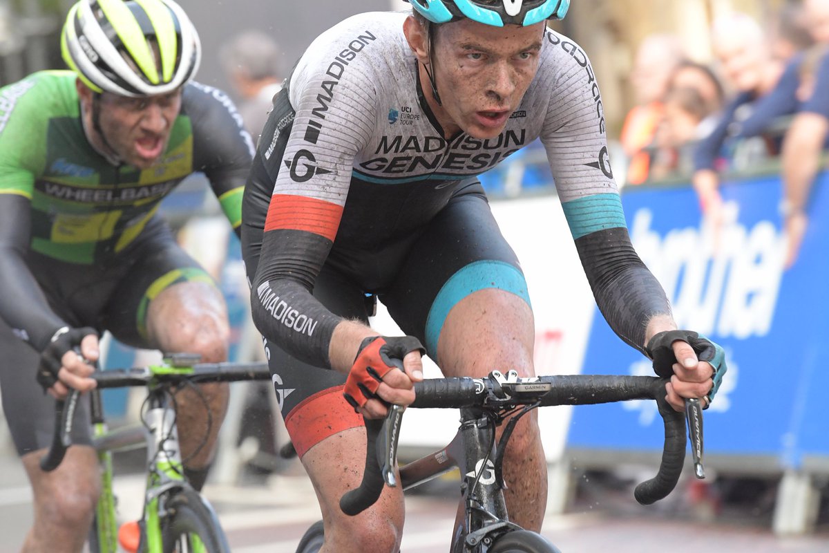 VeloUK's tweet photo. A get down for @RichHandley90 of @MadisonGenesis took him out of the fight for the win at Durham #TourSeries - #FormerWinner https://t.co/wiGUnkVREo