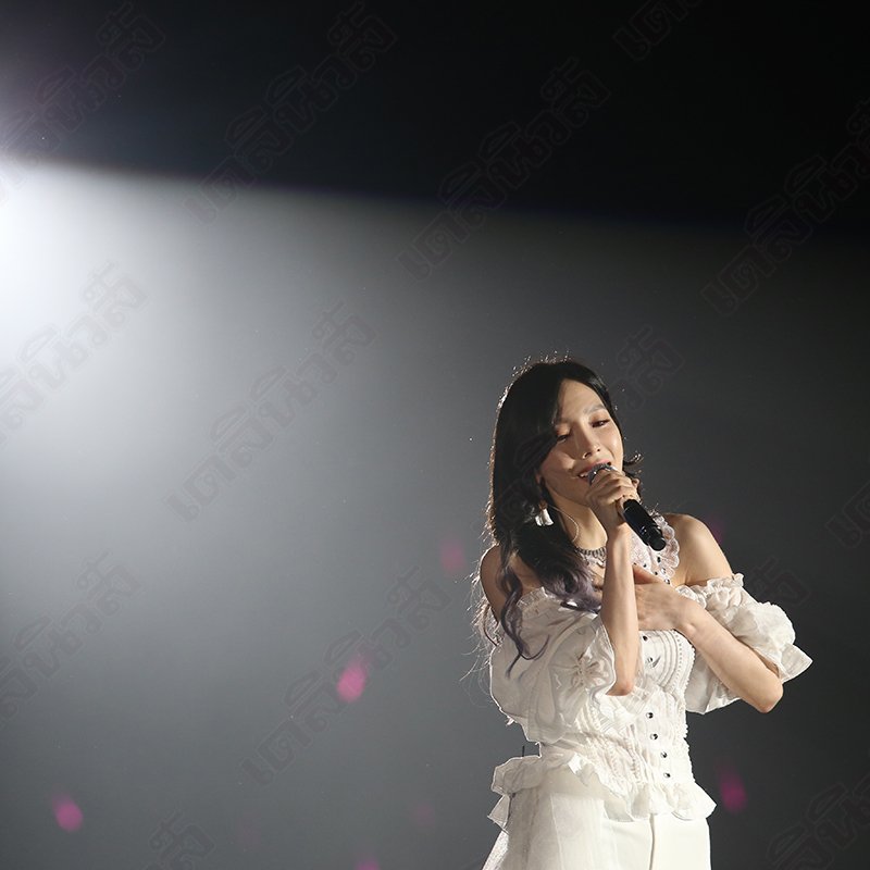 [PIC][27-05-2017]TaeYeon khởi hành đi Thái Lan để tham gia Concert - "PERSONA in BANGKOK" vào chiều nay - Page 4 DA7j0cHU0AA1lN5