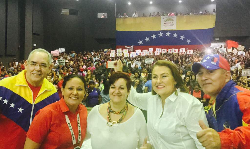 Mujeres de ciudad bolívar dicen si a la constituyente por La Paz de vzla @NidiaDeRangel <a href="/danicevillasmil/">Danice</a>