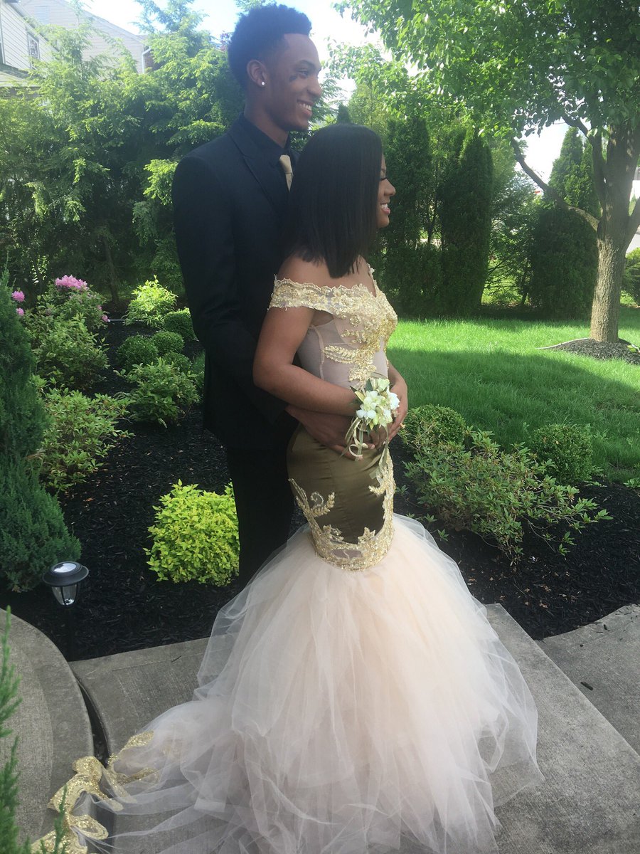 queennofheartts's tweet photo. Prom '17❤️ https://t.co/ikjcVCVsVy