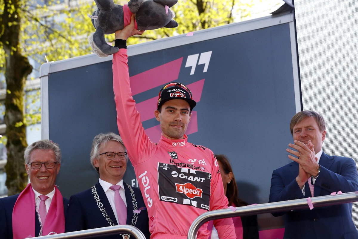 koninklijkhuis's tweet photo. "Wat een fantastische prestatie van Tom Dumoulin tijdens de laatste tijdrit! Bijzonder trots op zijn overwinning van de Giro d’Italia.” - WA https://t.co/zahasOuxrD